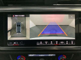 バックカメラと前後のバンパーセンサーで駐車時も安心です。