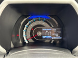 視認性の高いメーターで、運転に必要な情報を的確に把握できます。燃料残量や水温、走行距離などを一目で確認できる設計です。