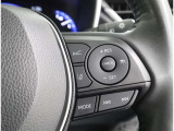 《クルーズコントロール》高速道路でアクセル操作なしでも車が自動でスピードを保ってくれる機能です。操作さえ覚えてしまえば、長距離の高速は楽々走れます!