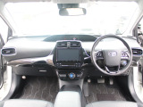 操作性に優れた運転席となります!小物入れや各ボタンの配置にこだわり、使いやすいです!座り心地もよく視認性も良好なのでロングドライブもお任せ下さい!