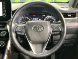インテリアに合わせたデザインのステアリングは、運転される方のことも考え、運転しやすい形状、大きさです。是非一度、実際に触ってお確かめください。