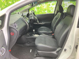 運転席周りのデザインも洗練されており、操作性も考慮されています。快適なドライビングをサポートします。