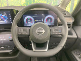 インテリアに合わせたデザインのステアリングは、運転される方のことも考え、運転しやすい形状、大きさです。是非一度、実際に触ってお確かめください。