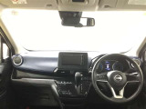 見通しのよいすっきりとした視界で、誰でも運転しやすいです。運転のしやすさは疲れにくさにも繋がりますよ♪