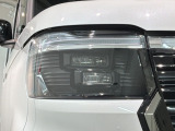 LEDヘッドライトは、点灯の瞬間から最大光量を発揮し、突然暗くなるトンネルなどでの安定感を高めます。