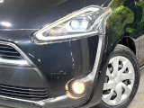 【LEDヘッドライト】悪天候や夜間走行時も良好な視界を確保し安心して運転できる高輝度LEDヘッドライトを装備!点灯速度が早く、消費電力も抑えられています。