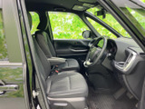 広々とした室内空間が、快適なドライブを約束します。運転席からの視界も確保され、運転に集中できます。