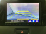 バックでの車庫入れも安心です! リアカメラが付いているバックモニター付のナビを装備しております。操作線もついており距離感も画面から確認できます。