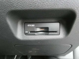 純正ETC2.0付 料金所もスムーズに通れ、割引料金の適用もあります。ビルトインできれいに収まっており、見た目もスマートです。