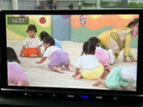 停車中には、TV放送やビデオコンテンツを楽しめます。休憩時間や待ち時間に、リラックスしたひとときを過ごせます。