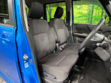 運転席まわりには十分なスペースがあり、大柄な方でもゆったり運転していただける環境です。