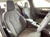 VOLVOのシートは人間工学に基づいた設計となっており長時間の運転でも疲れにくいと定評があります。