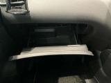 車検証入れになどにも使える便利な収納BOXあります。