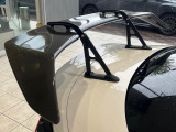 【STIドライカーボンリヤスポイラー】スポーツカーらしさがグッと引き立つ大型リヤスポイラーを装着♪高速走行時のスタビリティ(走行安定性)向上に役立ちます。
