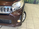 【HIDヘッドライト】非常に明るく前方を照らしてくれるので、悪天候や夜間の走行時も視界良好で安心してお乗りいただけます。