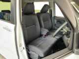 【運転席・助手席】内装ルームクリーニング済みです。しっかり綺麗にしていますので、是非、お確かめください。車に自信があるからこそ、是非一度ご来店頂き内外装も見てもらえると幸いです。