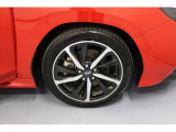 225/45R18のタイヤサイズです。