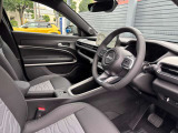 ステアリングを握ればJeepワールドが目の前に広がります!