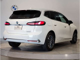 BMWのお車は、&ldquo;駆け抜ける歓び&rdquo;を体現しております。走行の安定性とコーナリングの良さを追求し、思い通りにハンドルの操作可能です。