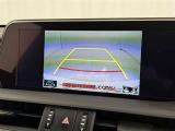 バックモニター付なので後退時に後方が見えるので安心。 車は構造上、死角がたくさんなので万が一を考えると必須ですね。 あくまで補助の為の装備、バックは目視で確認する事が重要ですよ。
