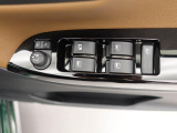 パワーウィンドゥ 運転席ドアスイッチ照明付です。電動格納ミラーも手元でワンモーションで可能です。