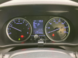視認性の高いメーター類で、運転に必要な情報を的確に把握できます。落ち着いた色合いも運転に集中しやすい環境です。