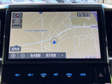 目的地へのナビゲーションをサポート。高精細な地図表示で、スムーズな移動をアシストします。ドライブの安心感を高めます。