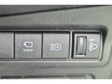オートマチックハイビームとは、先行車や対向車のライトを認識し、ハイビームとロービームを自動で切り替える機能です。夜道の視界を確保します。詳細は販売店スタッフまでおたずねください。