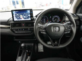 運転にかかわる様々な操作を安全に行えるように視点移動が少なく、操作性に配慮されたスイッチ類が凝縮されたコクピットです。