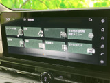使いやすいインターフェースで、快適なドライブをサポートします。目的地設定や音楽再生も、直感的な操作でスムーズに行えます。