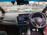 フロントガラスが大きく、ワイドな視界で運転もしやすくなるように、設計されています。