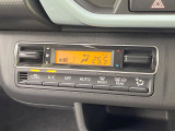 【オートエアコン】一度お好みの温度に設定すれば、車内の温度を検知し風量や温度を自動で調整。暑い&hellip;寒い&hellip;と何度もスイッチ操作をする必要はありません。快適な車内空間には必須の機能ですね♪