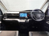 ◆インテリアパネル◆視界広々で非常に運転しやすくロングドライブでも疲れを感じさせないすっきりとまとまったインパネ周りです。