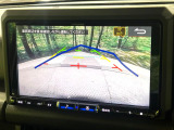 【バックカメラ】駐車時に後方がリアルタイム映像で確認できます。大型商業施設や立体駐車場での駐車時や、夜間のバック時に大活躍!運転スキルに関わらず、今や必須となった装備のひとつです!