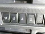 Aマークのスイッチはアイドリングストップ機能のON,OFF切替スイッチです。信号待ち等で停車時に一時的にエンジンを止めます、燃費向上に貢献しています。