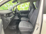 ドライバー視点からの眺めは、広々として開放的。運転に必要な情報を確認しやすい配置です。快適なドライビングをサポート。