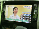 停車中には、地上デジタル放送を楽しめるTVチューナーを搭載。休憩時間や待ち時間に、番組を視聴できる便利な機能です。移動の時間を有効活用できます。