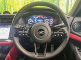 【純正革巻きステアリング】上質な革を使用することで、手にしっかり馴染みとても運転しやすいハンドルです♪