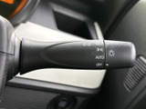 操作しやすい位置に配置されたウインカーレバー。スムーズな操作で、安全な車線変更をサポートします。直感的に操作できるのが魅力です。