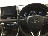 とっても見やすいメーターです。夜間時はラグジュアリーな気分にさせてくれる照明が魅力ですので、夜のドライブも楽しみになりますよ♪