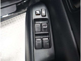 運転席・助手席及び後部座席用パワーウィンドウ装備。