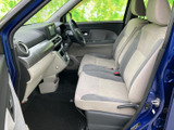 運転に必要な情報を一目で確認できる、機能的な運転席。操作性にも優れており、快適なドライブをサポートします。安全運転をサポート。