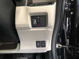 【片側電動スライドドア】リモコンや運転席のスイッチ操作のほか、ドアハンドルを少し引くだけでリアドアが自動開閉します♪