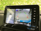 後方確認をサポートするバックモニター。駐車時の安全性を高めます。ガイドライン表示で、狭い場所でもスムーズな駐車操作が可能です。安心してお使いいただけます。