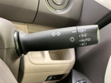 操作しやすい位置に配置されたウインカーレバーは、スムーズな車線変更や右左折をサポート。直感的な操作で、安全運転をサポートします。