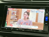 停車中にTVや映像を楽しめる機能も搭載。休憩時間などにリラックスできます。家族での長距離ドライブに最適です。