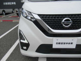 LEDヘッドライトは省電力ですが、純白光で驚くほど明るく夜道を照らしてくれます。