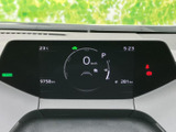 視認性の高いメーター類が、運転に必要な情報を的確に表示。直感的に操作できるデザインは、運転への集中力を高めます。安全で快適なドライブをサポートします。