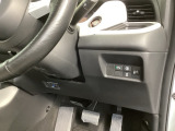 左側に高速で便利なETCがあり、横滑りを防ぐVSAなどのスイッチは、運転席の右側、手の届きやすい位置にあります。