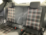 シートは適度な硬さによって長時間の運転でも疲れにくいと定評があります。国産車とは全く違った座り心地ですが、長年培われた欧州の椅子文化をご体感ください。